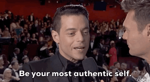 Gif Elliot Alderson disant "be the most authentic yourself"